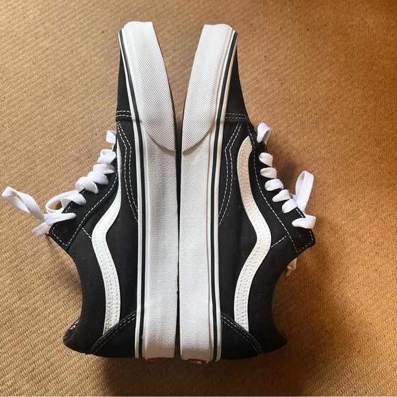 Vans Old Skool Black White Sneakers Men’s 7.5 Women’s 9 Classic Skate Shoes - Picture 9 of 14